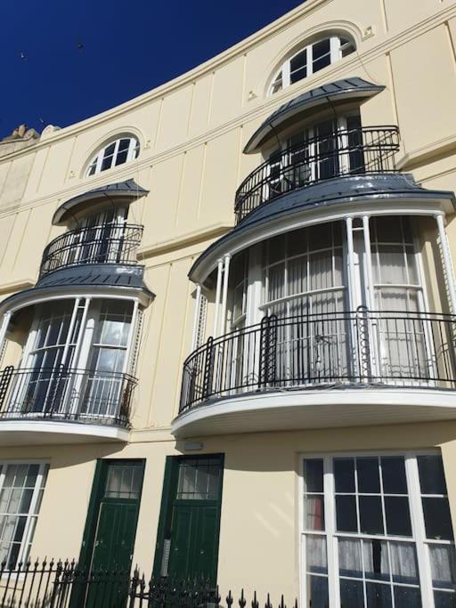 Period Sea View Flat In Hastings Apartment Exterior photo